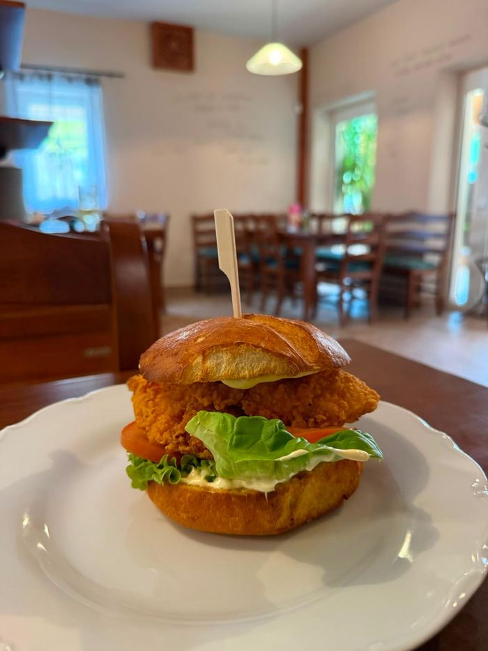 Burger mit paniertem Hähnchen
